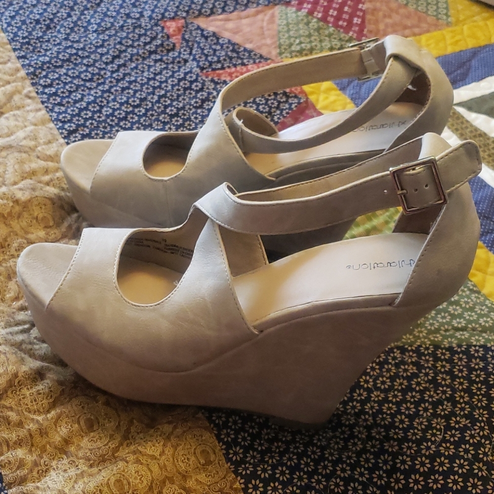 Beige platform shoes